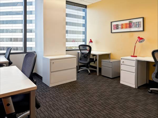 $341 Shared workspace in Brentwood. 24 Hour Access. 15% OFF (Los Angeles)