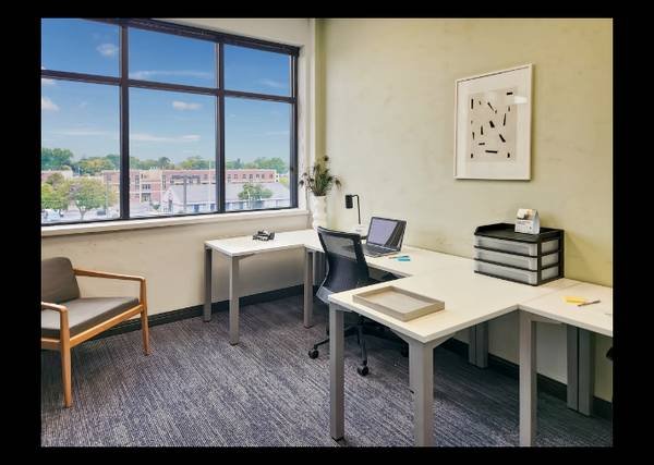 EXECUTIVE OFFICE AVAILABLE NOW ** UP TO 35% OFF ! (Glendale)